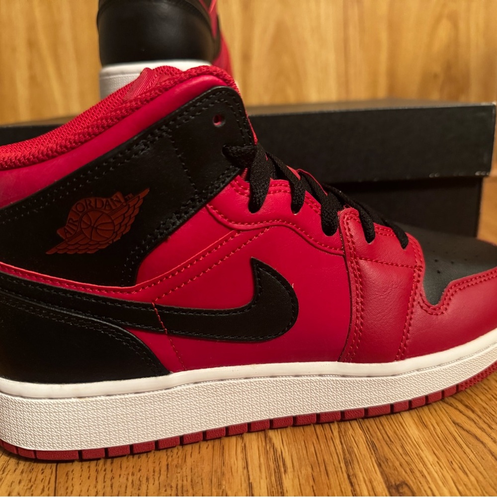 Nike Air Jordan 1 Mid reverse Bred Red/Black, size 5.5Y Rare - Picture 7 of 11
